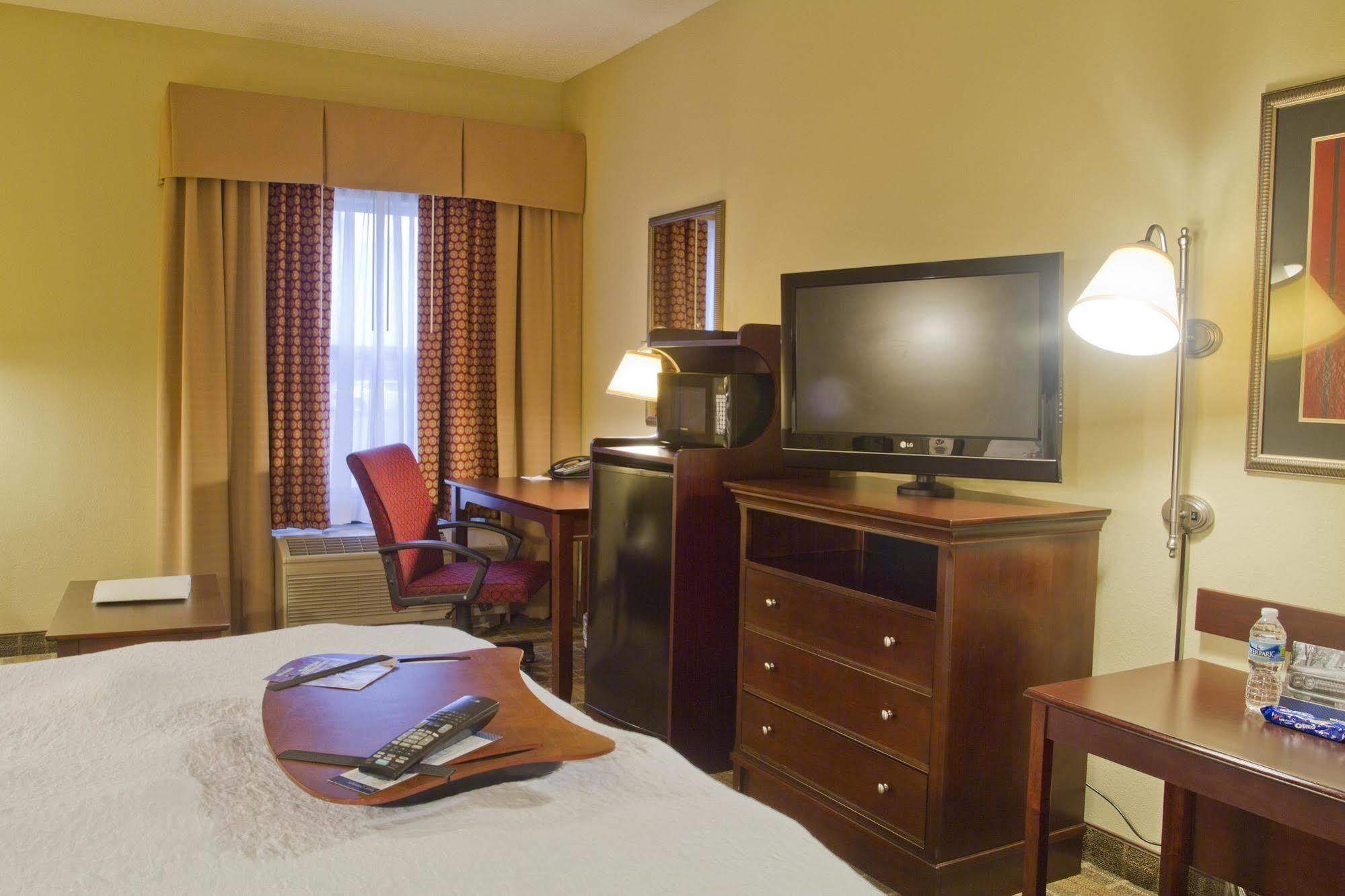 Hampton Inn Charlotte Monroe Oda fotoğraf